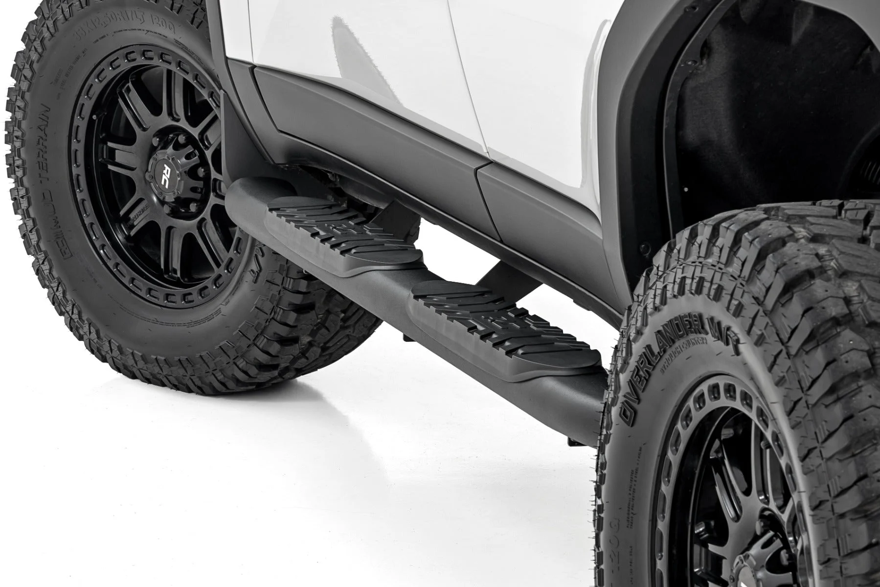 Oval Nerf Steps | Black | Toyota Land Cruiser 4WD (2024-2026)