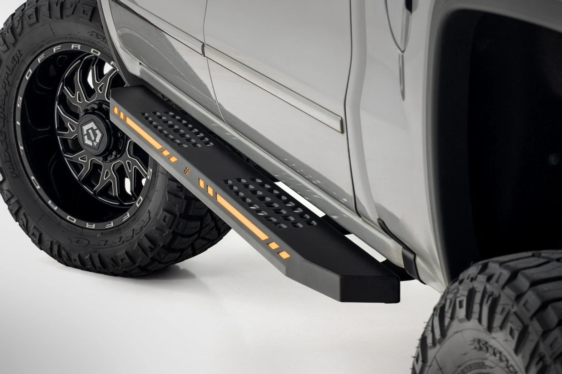 AC2 Running Boards | Amber/White | Crew Cab | Chevy/GMC 1500 (07-18)
